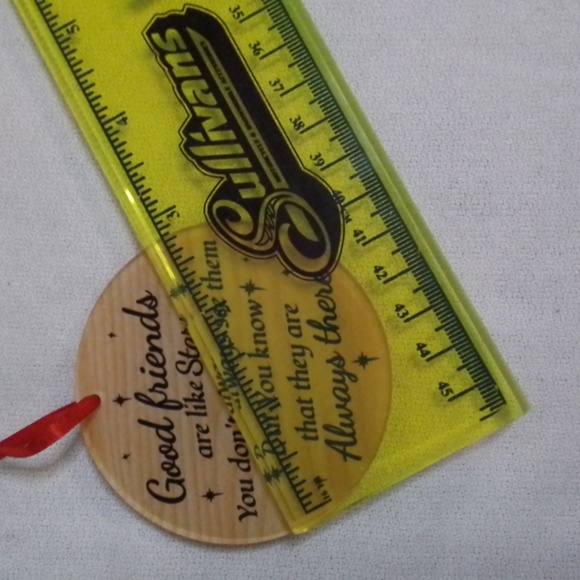 NIB "Good Friends" Acrylic and " Family" Ceramic  Holiday Ornaments Set - Picture 6 of 16